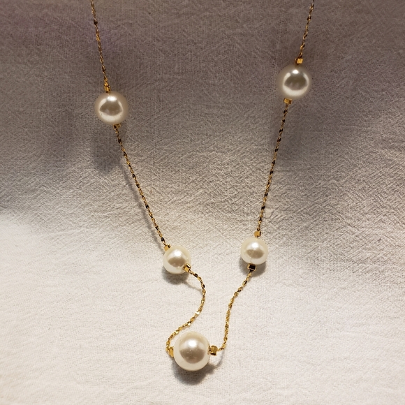 Vintage and retired in 2004 Premier Designs Oceania Goldtone Faux Pearl Necklace - Picture 5 of 6